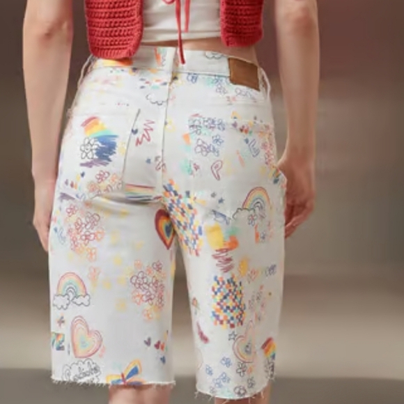 AE PRIDE low-rise Baggy Bermuda Stretch Shorts Dopamine Dressing Candy Rav - Picture 12 of 12